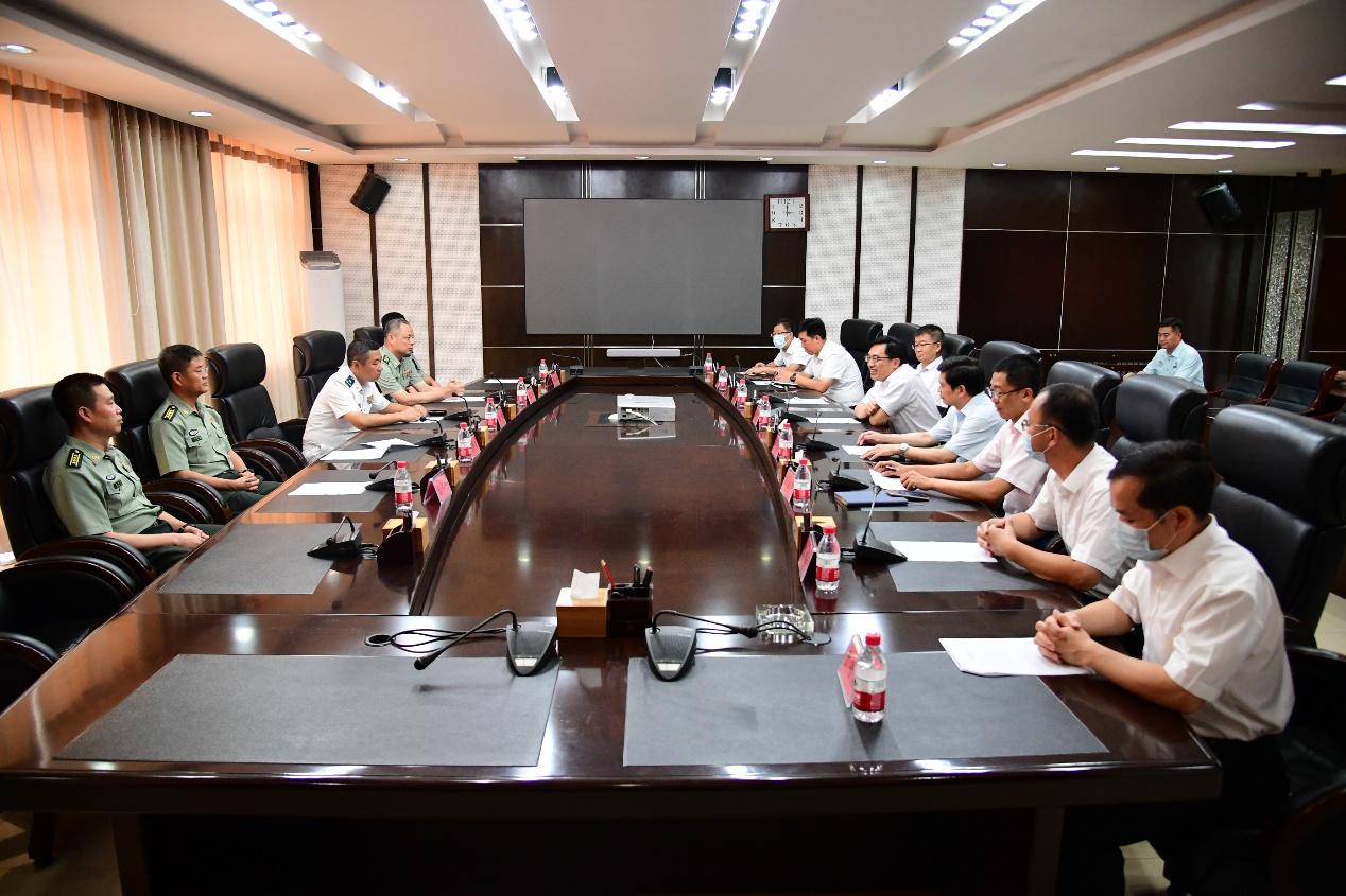 校领导八一前夕走访慰问省军区