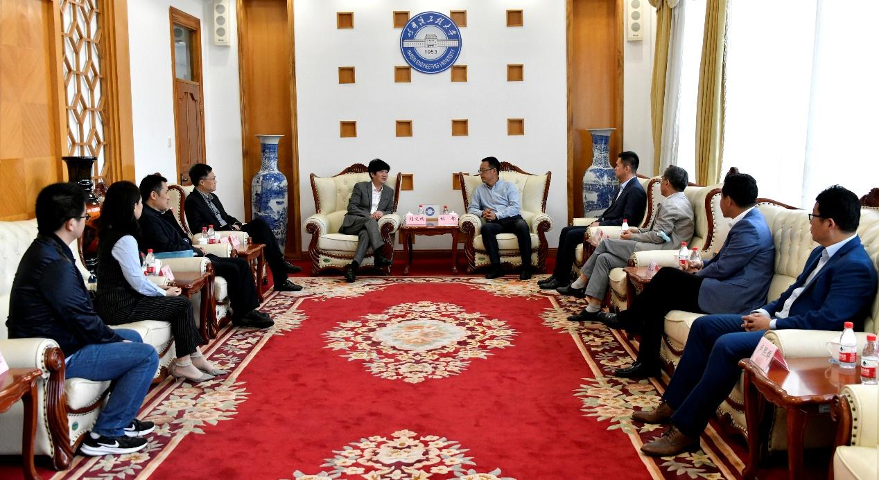 河南柴油机重工有限责任公司董事长、党委书记刘文斌一行来校调研